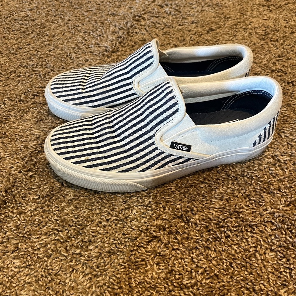Vans Women Navy and White Striped Slip-On Sneakers - Size 7.5